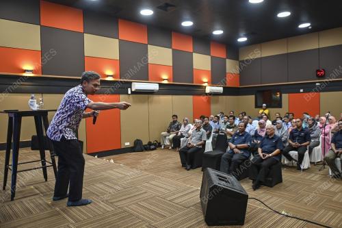 FAHMI FADZIL