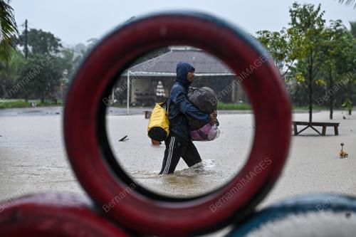 BANJIR KAMPUNG MENERONG