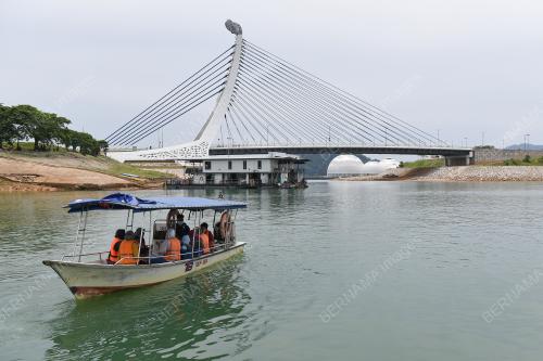 PELANCONGAN TASIK KENYIR