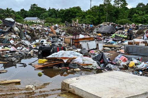 SISA SAMPAH BANJIR
