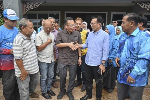 NIK NAZMI NIK AHMAD