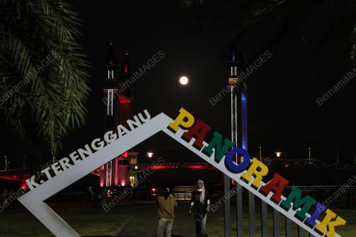BULAN PURNAMA