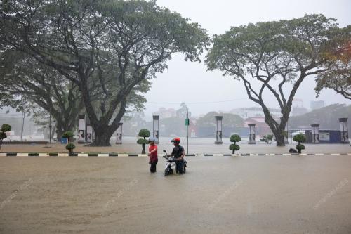 BANJIR KILAT