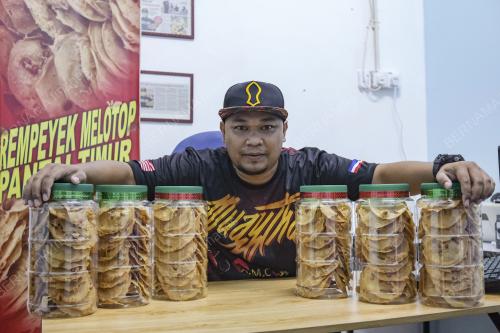 USAHAWAN REMPEYEK