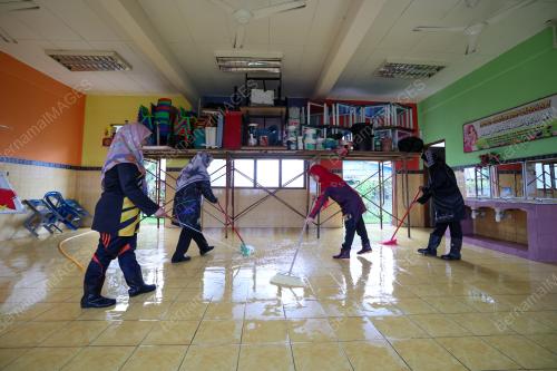 BERSIH SEKOLAH BANJIR
