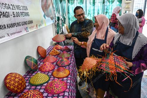 KOMUNITI KRAF ANYAMAN DAUN SAL