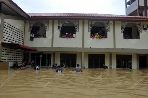 TR16_29112017_BANJIR_NYATOH