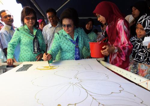 DATIN SERI ROSMAH MANSOR