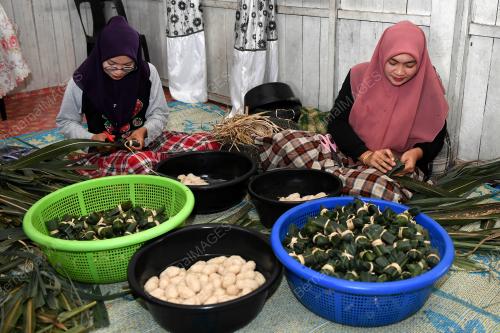 USAHAWAN KETUPAT DAUN TEBU