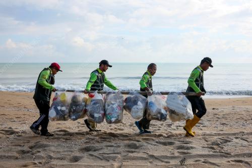 BERSIH PANTAI MONSUN TERENGGANU
