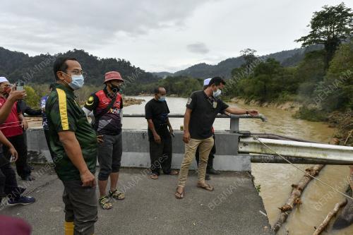 MENTERI BESAR TERENGGANU MELAWAT MANGSA BANJIR