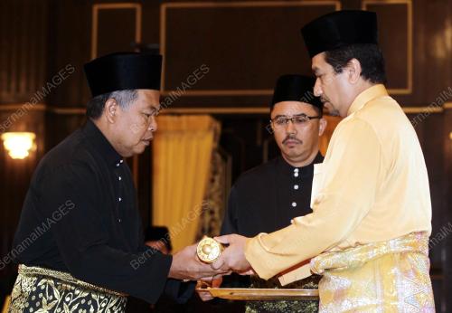 TR17_11052013_ANGKAT_SUMPAH