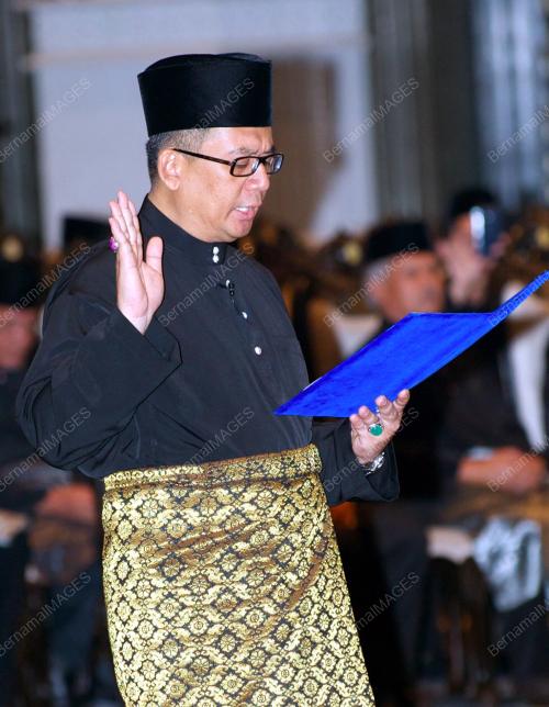 TR17_12052014_ANGKAT_SUMPAH