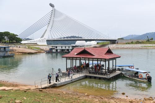 PELANCONGAN TASIK KENYIR
