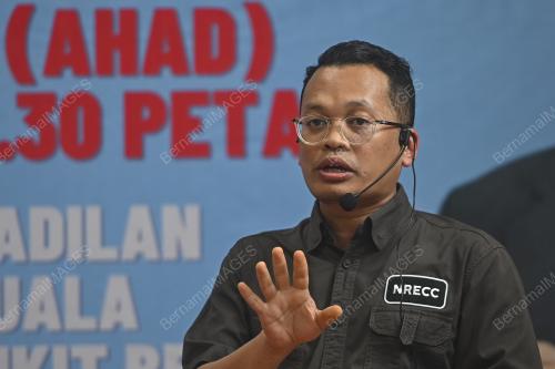 NIK NAZMI NIK AHMAD