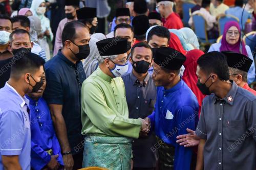 DATUK SERI ISMAIL SABRI YAAKOB