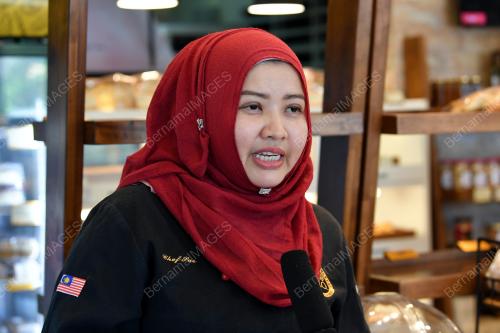 SUZANA SALLEH