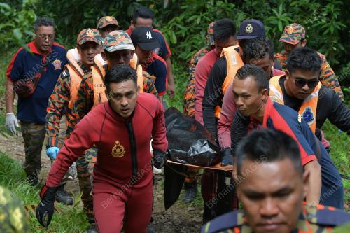 TIGA BERADIK LEMAS DITEMUI