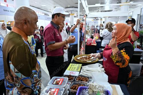 DATUK SERI KHAIRUL DZAIMEE DAUD