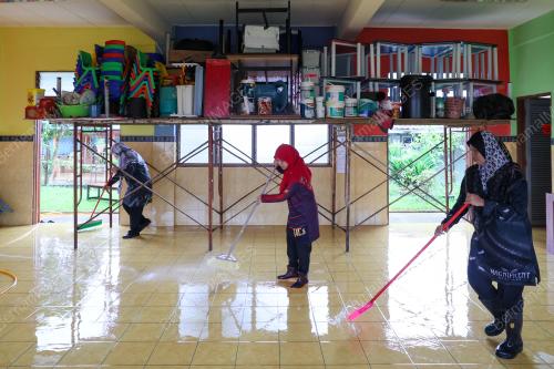 BERSIH SEKOLAH BANJIR