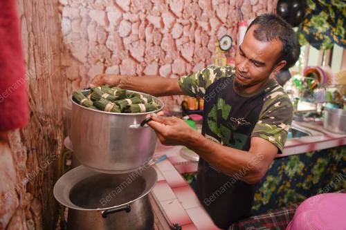 USAHAWAN KETUPAT DAUN TEBU
