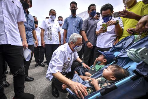 DATUK SERI ISMAIL SABRI YAAKOB