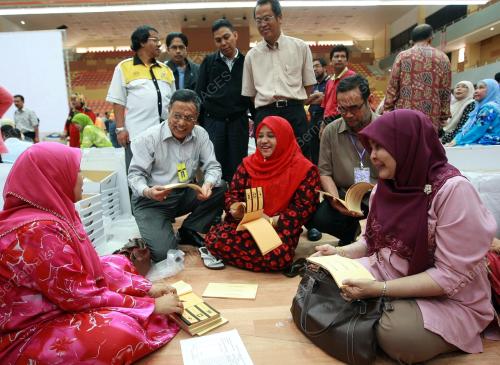 ABDUL AZIZ MOHD YUSOF