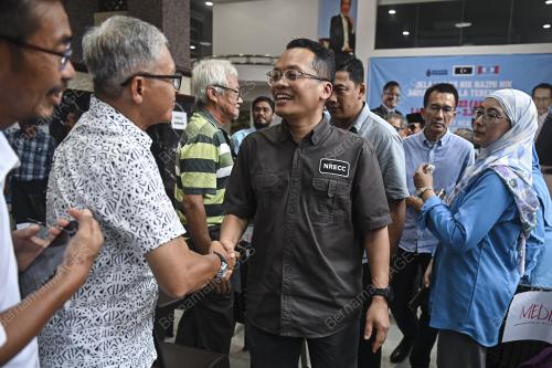NIK NAZMI NIK AHMAD