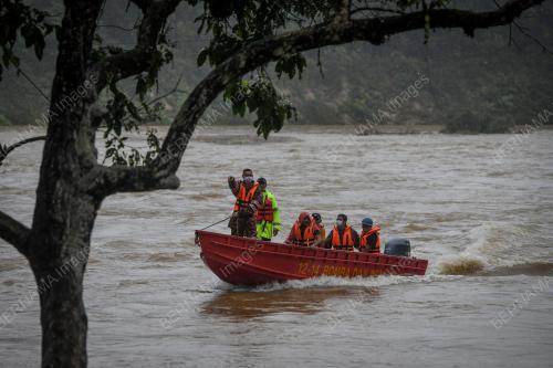BOMBA SELAMATKAN MANGSA BANJIR