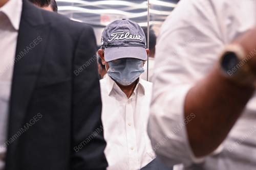 SUAMI ISTERI DIDAKWA SALAH GUNA KUASA