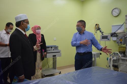 DATUK SERI DR ADHAM BABA
