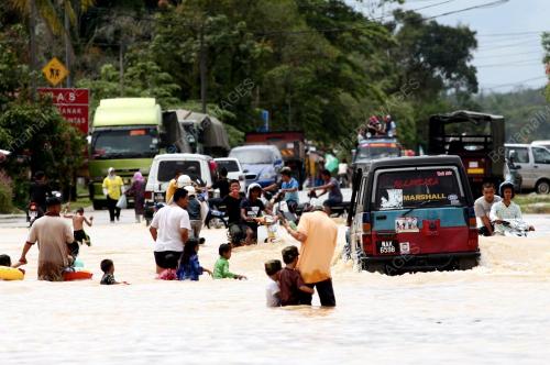 TR18_27022013_BESUT_BANJIR