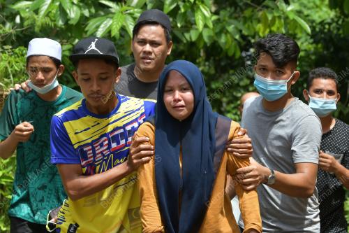 TIGA BERADIK LEMAS DITEMUI