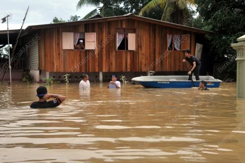 TR18_29112017_BANJIR_NYATOH