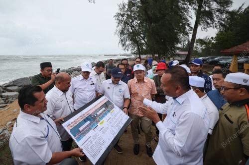 NIK NAZMI NIK AHMAD