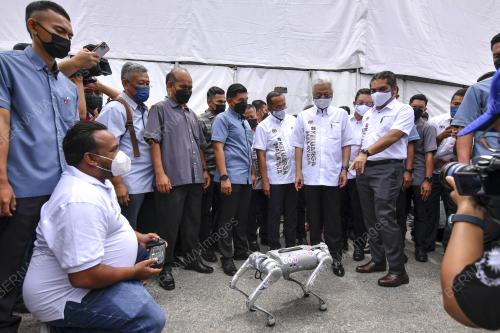 DATUK SERI ISMAIL SABRI YAAKOB