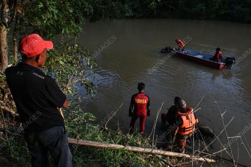 PENYELAM JABATAN BOMBA DAN PENYELAMAT