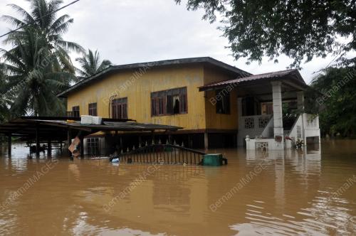 TR19_29112017_BANJIR_NYATOH