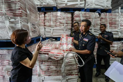 DATUK AZMAN ADAM