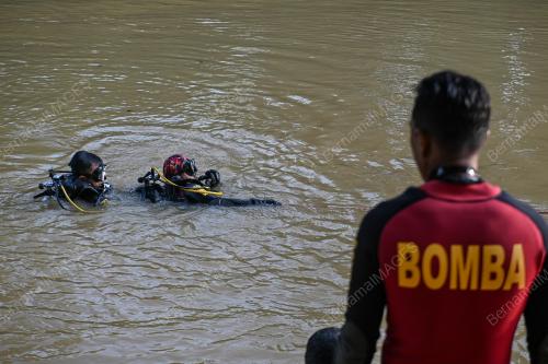 PENYELAM JABATAN BOMBA DAN PENYELAMAT