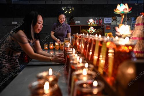 PERSIAPAN TAHUN BARU CINA