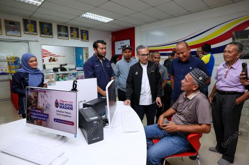 FAHMI FADZIL