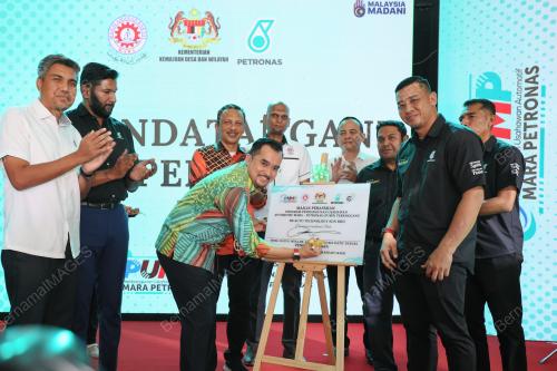 DATUK DR ASYRAF WAJDI DUSUKI