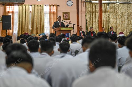 HARI PERTAMA SESI PERSEKOLAHAN 2025/2026