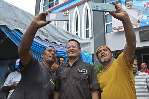 NIK NAZMI NIK AHMAD