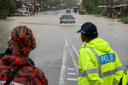 BANJIR BESUT