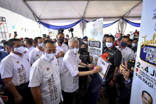 DATUK SERI ISMAIL SABRI YAAKOB