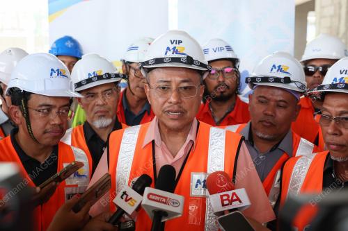 DATUK SERI DR AHMAD SAMSURI MOKHTAR