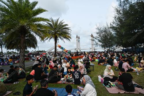BERBUKA PUASA