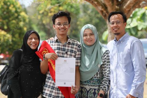 SIJIL PELAJARAN MALAYSIA (SPM)